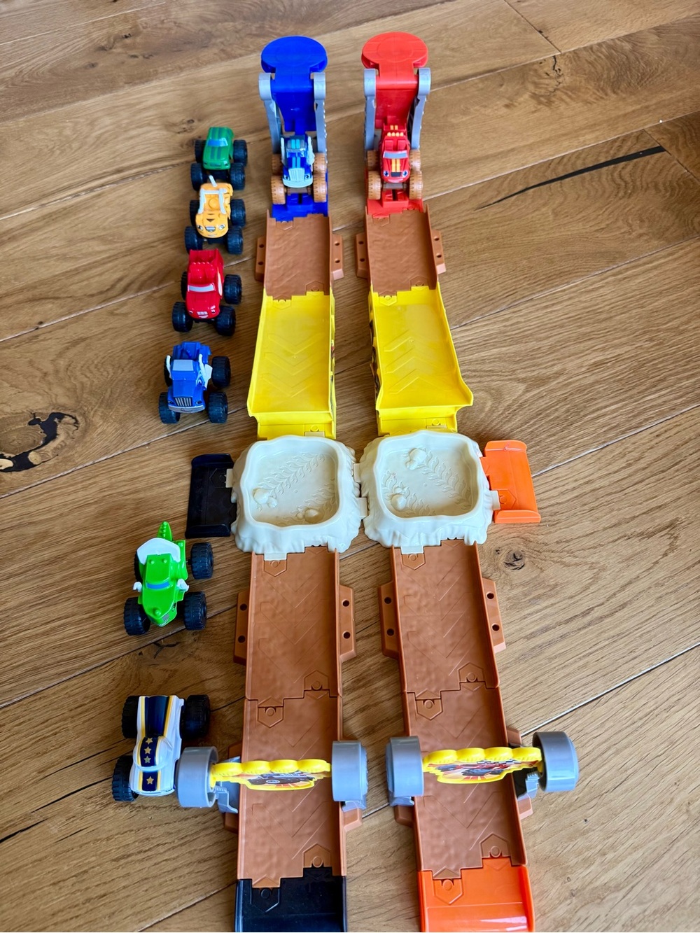 EUC: Fisher-Price Nickelodeon Blaze & the Monster Machines Mud Pit Race Track